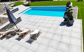 Chambre Vue Lac Av Piscine